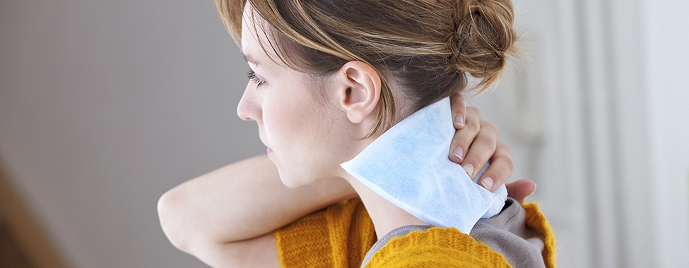 Woman-Doing-Direct-Contact-Heat-Therapy-with-Heating-Pad