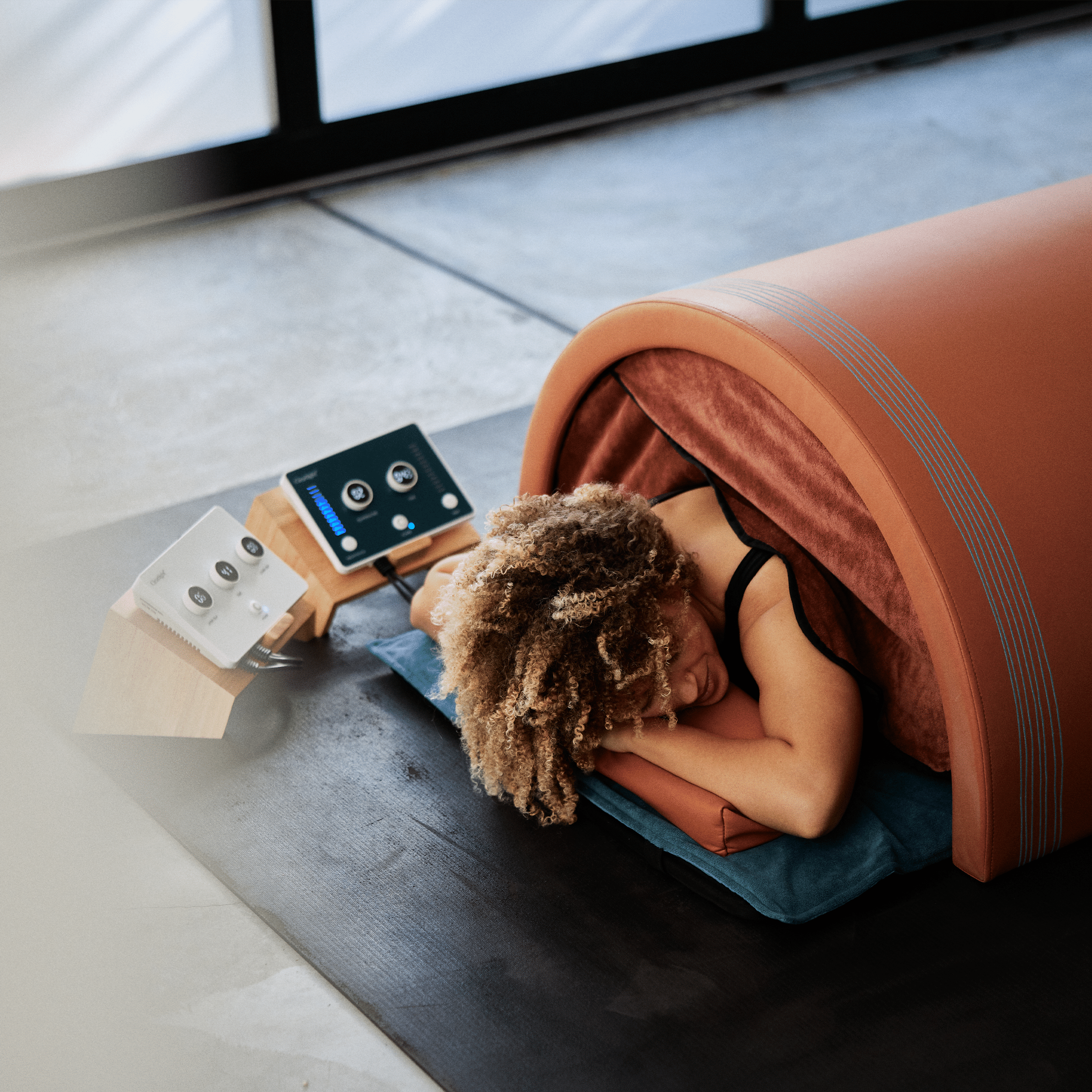 The Curve® Infrared Sauna Dome With Amethyst Infrared PEMF Mat